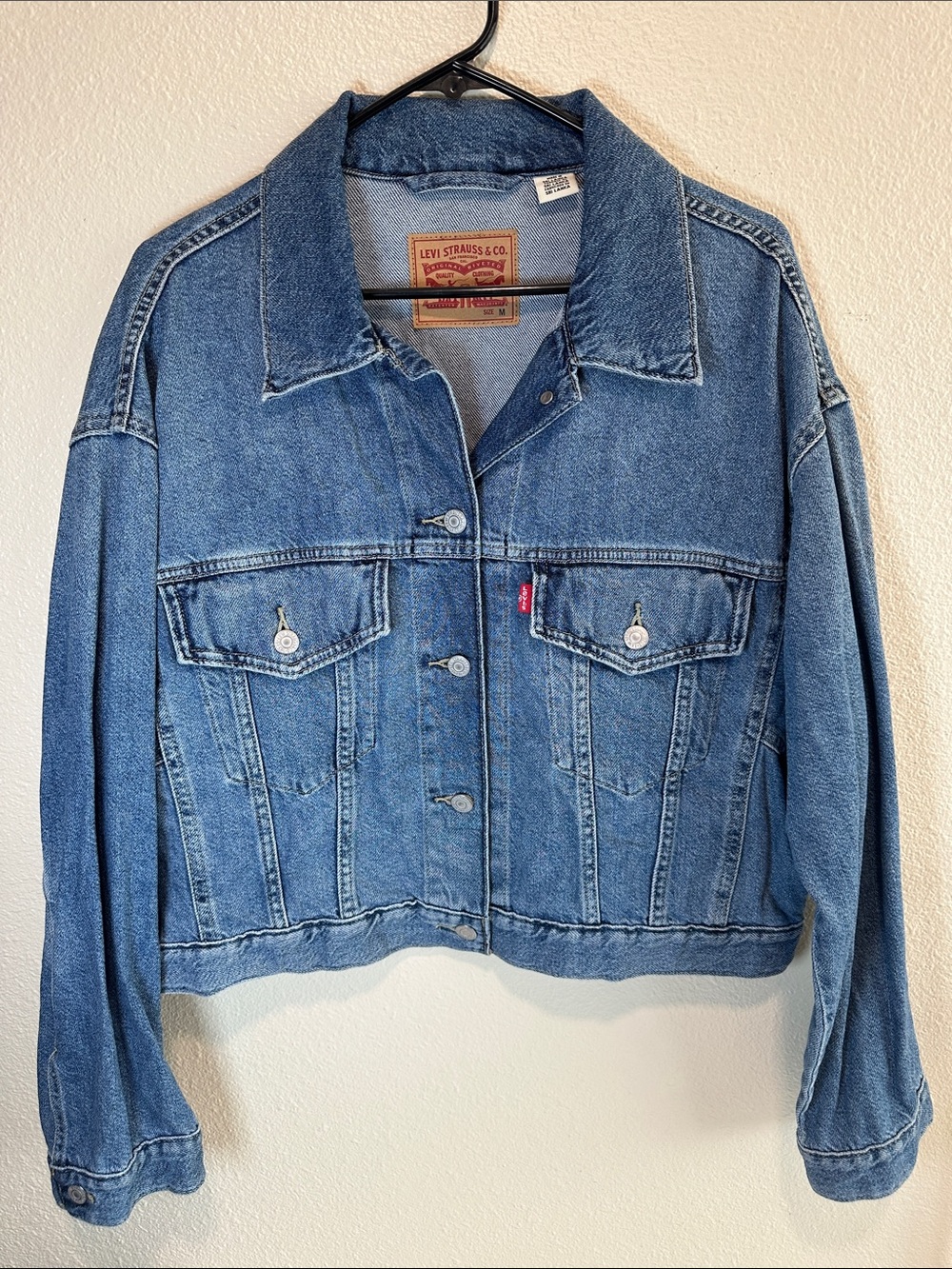 NWOT Levi's Women's Light Blue Denim Trucker Jacket